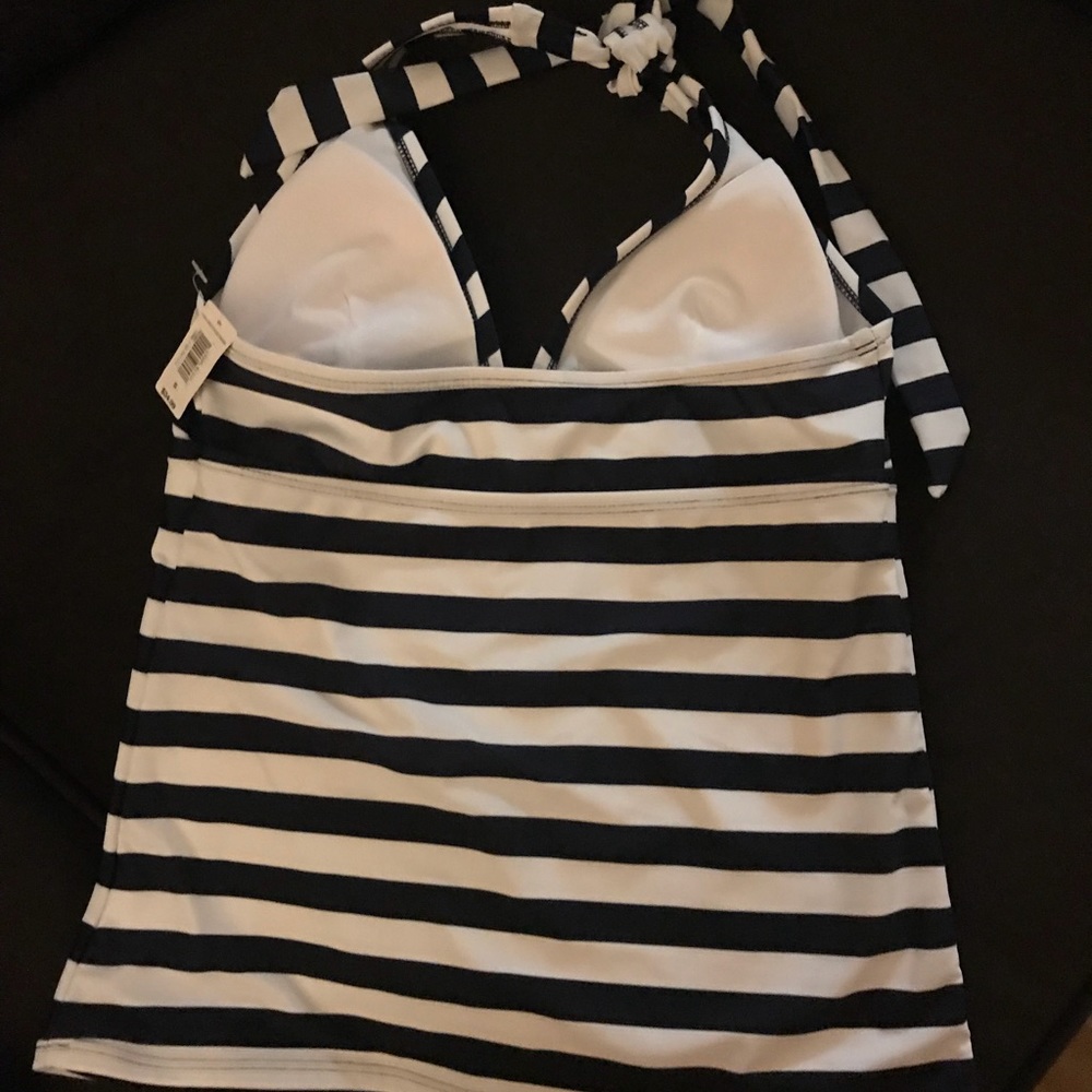 Brand new GAP two piece bathing suit. Size small. - Picture 4 of 7